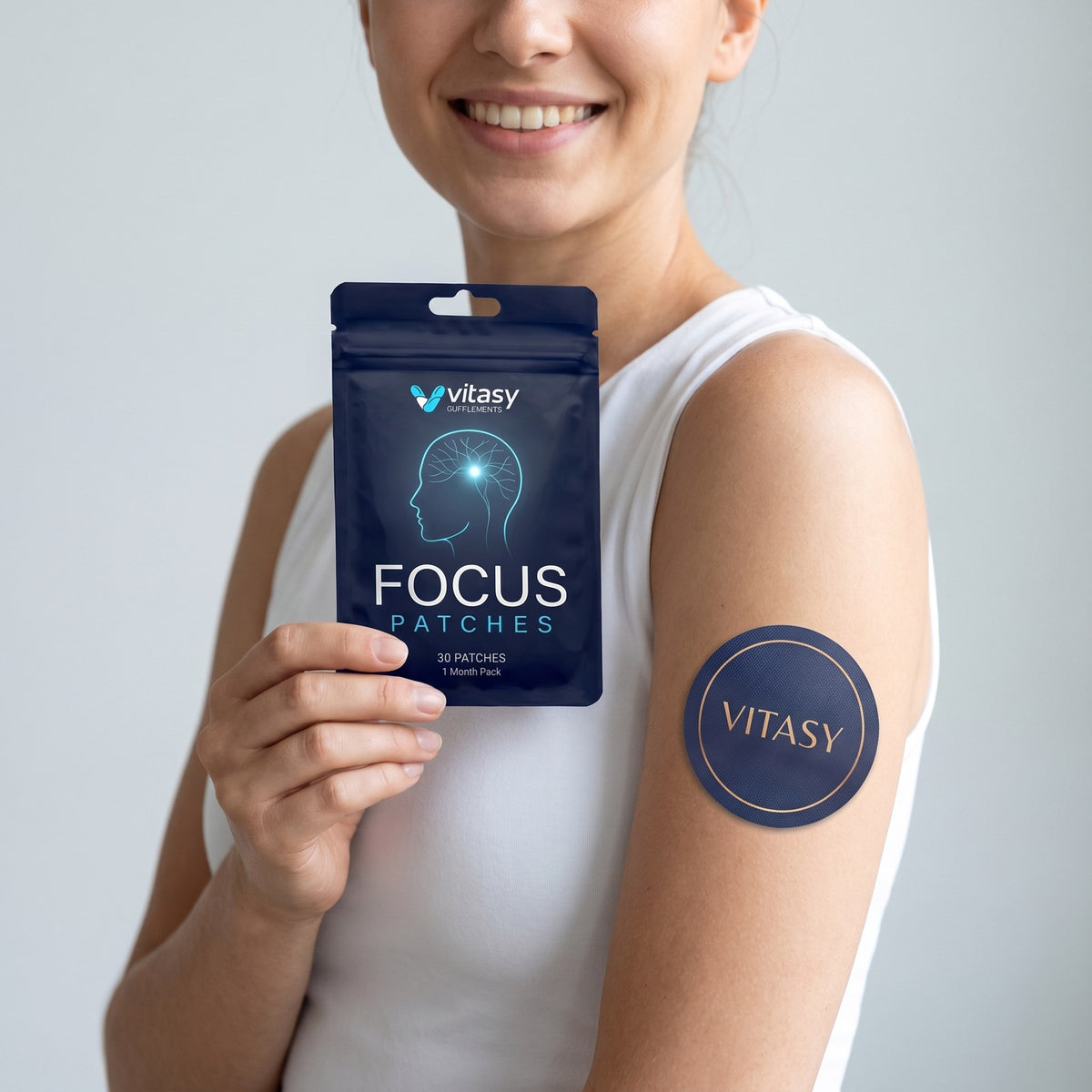 Woman holding the Vitasy Focus Patches pouch
