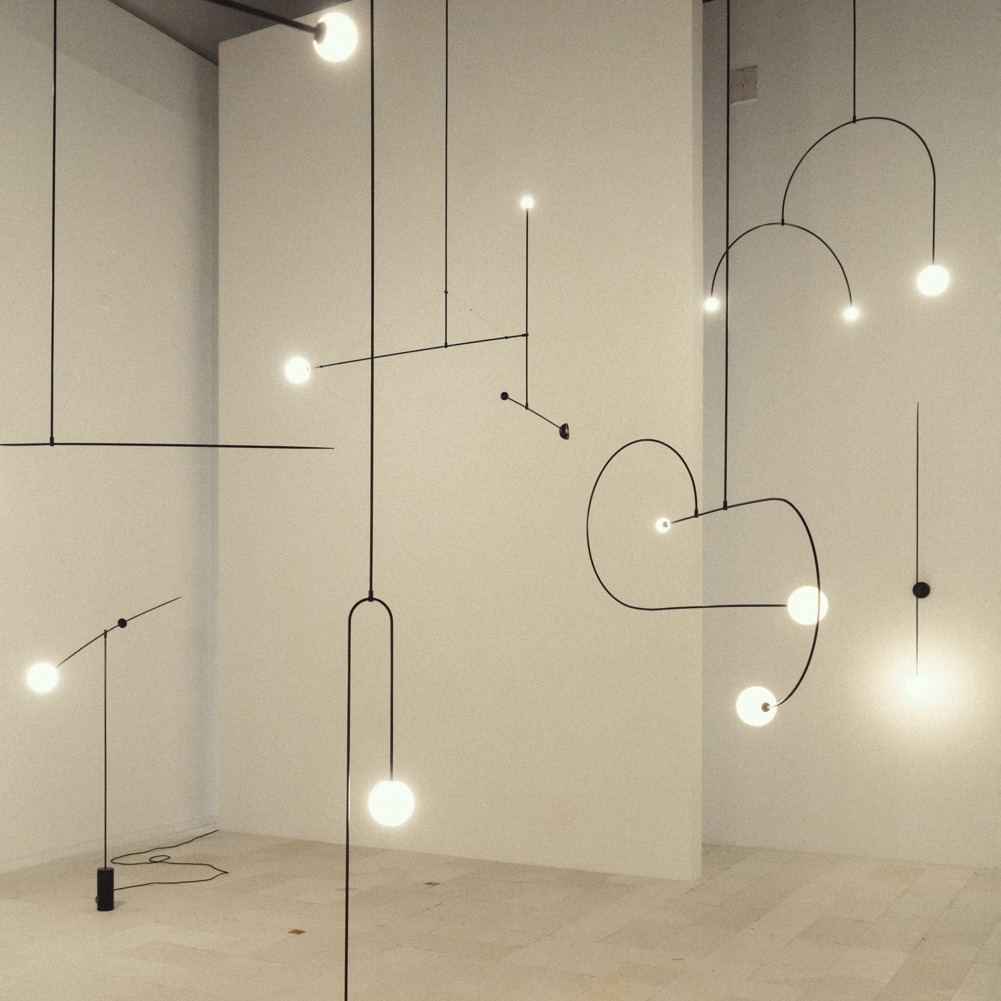 Chandelier Light | Linear Mobile Design