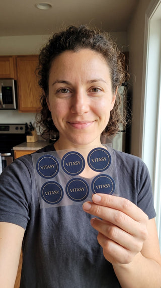 Woman showing a sheet of Vitasy patches
