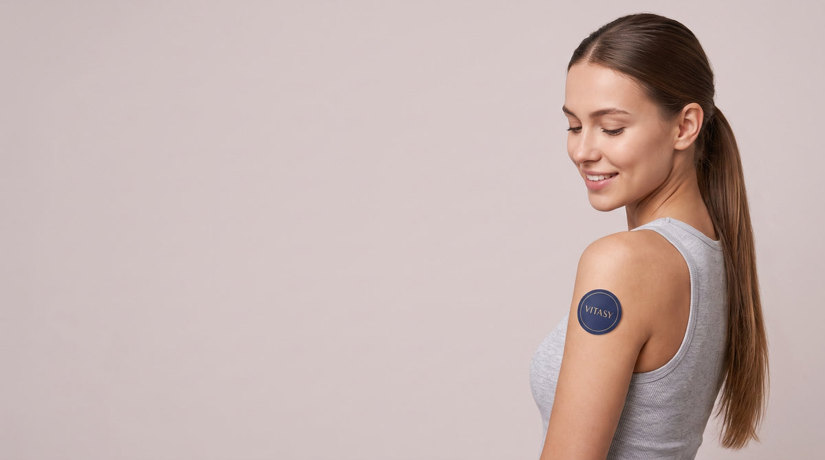 Woman with a round navy Vitasy patch on her upper arm