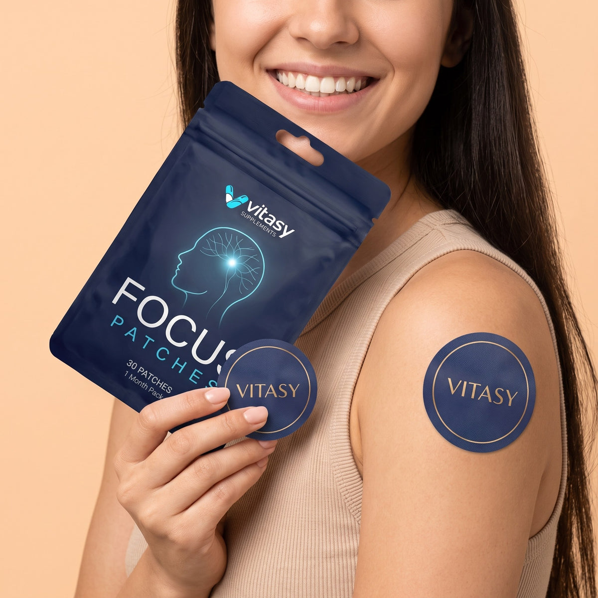 Woman holding the Vitasy Focus Patches pouch