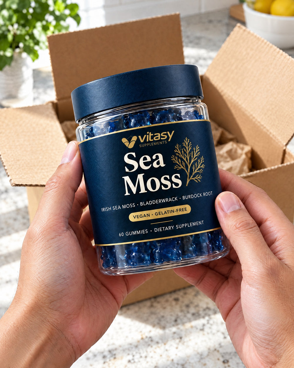 Hands lifting the Vitasy jar out of its delivery box